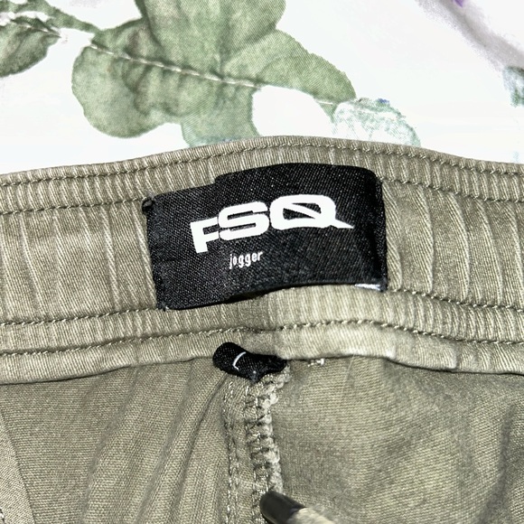 RSQ green jogger, super comfortable but no longer fit - Picture 4 of 6